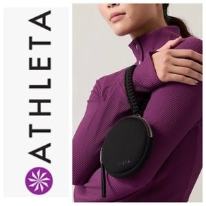 Athleta Revive Circle wristlet new